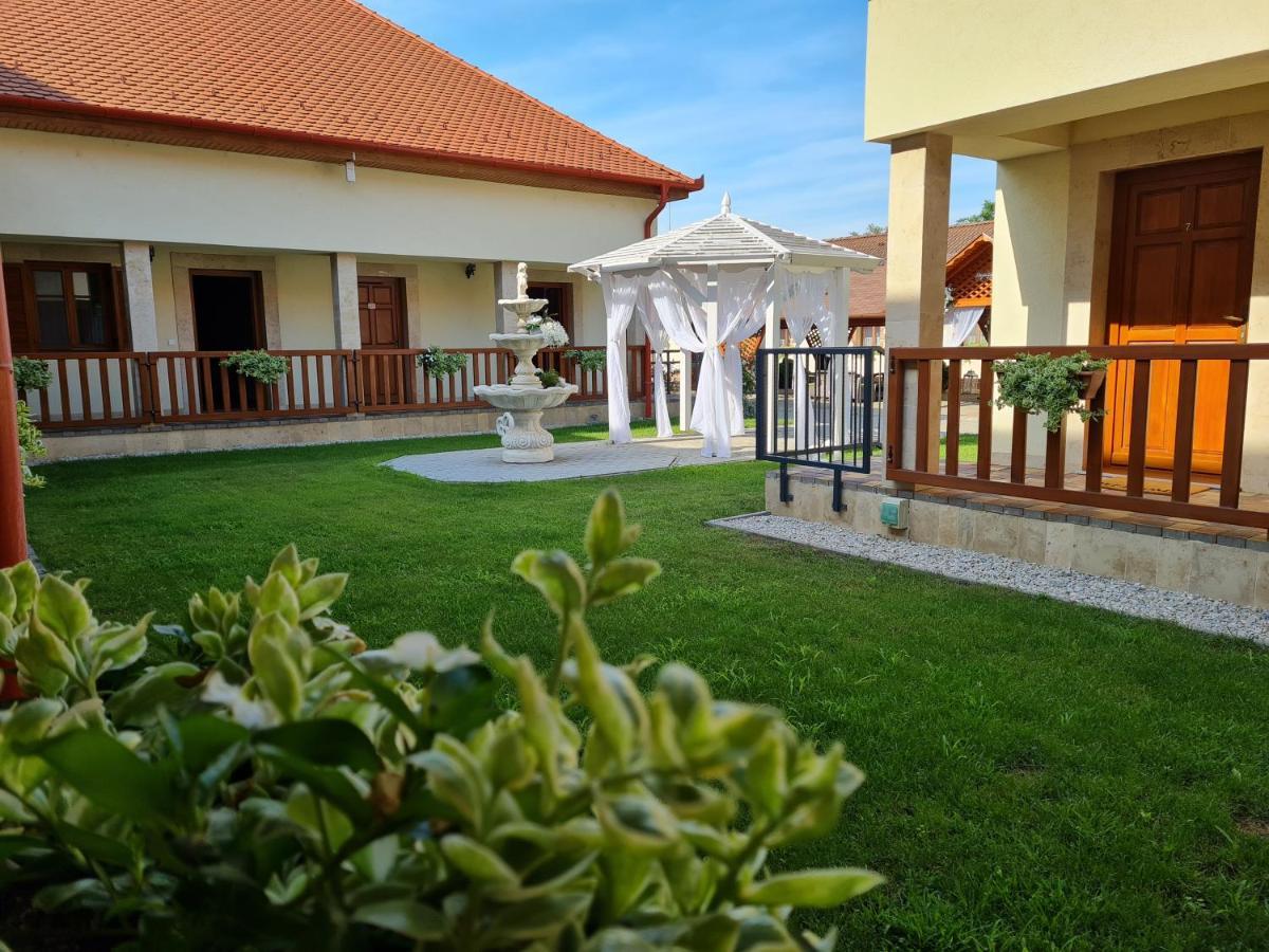 Toroes Panzio Bed & Breakfast Szabolcs Екстериор снимка